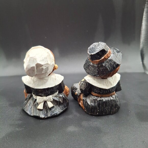 Vintage Carved Wood Looking Resin Handcrafted Pilgrim Couple Figurines - Picture 3 of 5